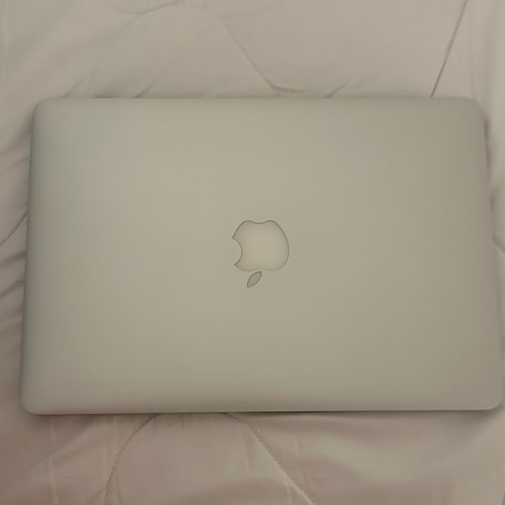 Apple MacBook - Sleek Silver Finish